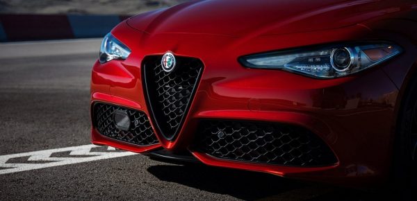 Alfa Romeo Giulia photo 2