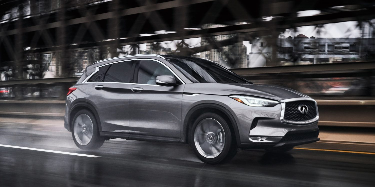 INFINITI QX50 AWD LUXE side in the motion