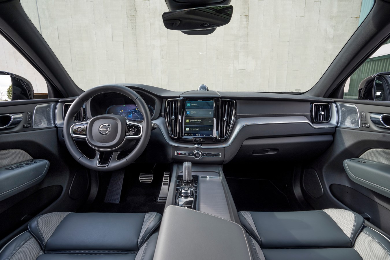 Volvo XC60 fron seats and steering wheel