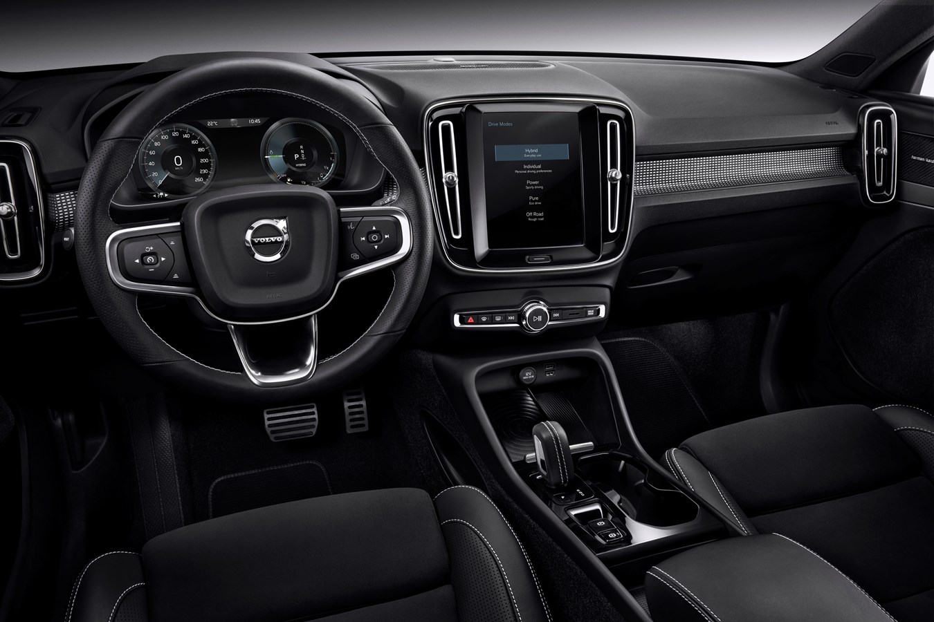 Volvo XC40 infotainment stem and steering wheel