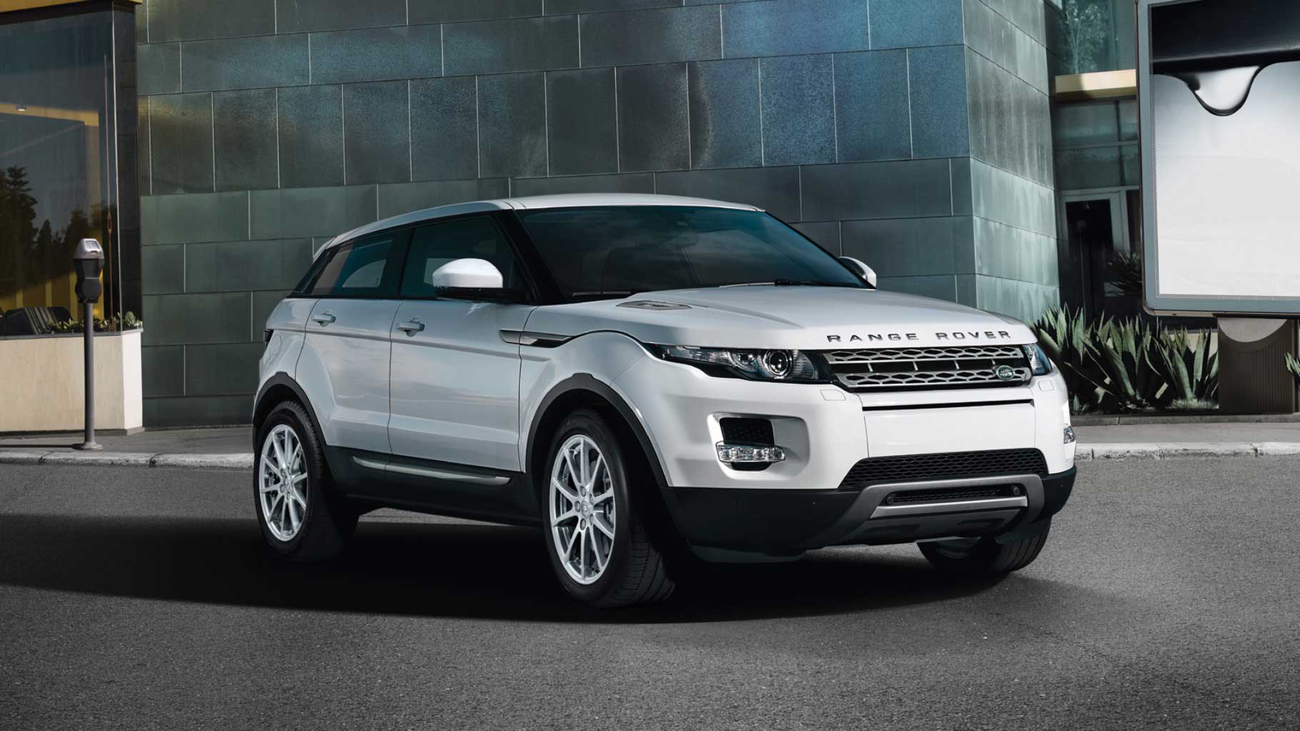LAND ROVER EVOQUE front angular view