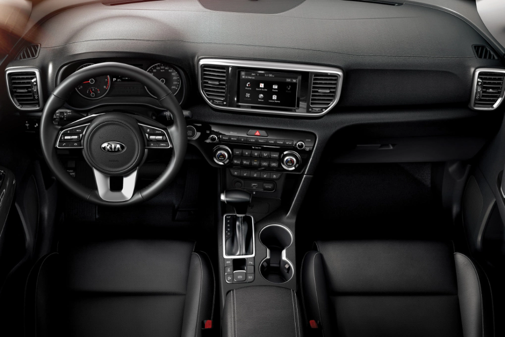 infotainment system and the steering wheel in 2021 kia sportage