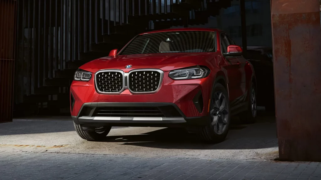 front view of grills 2021 bmw x4 in red color
