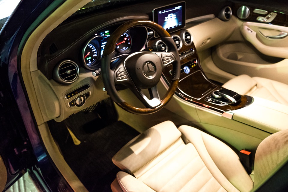 Mercedes C350e infotainment system steering wheel