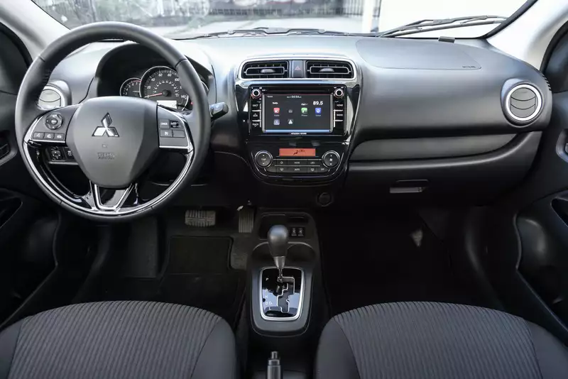 Mitsubishi Mirage G4 interior