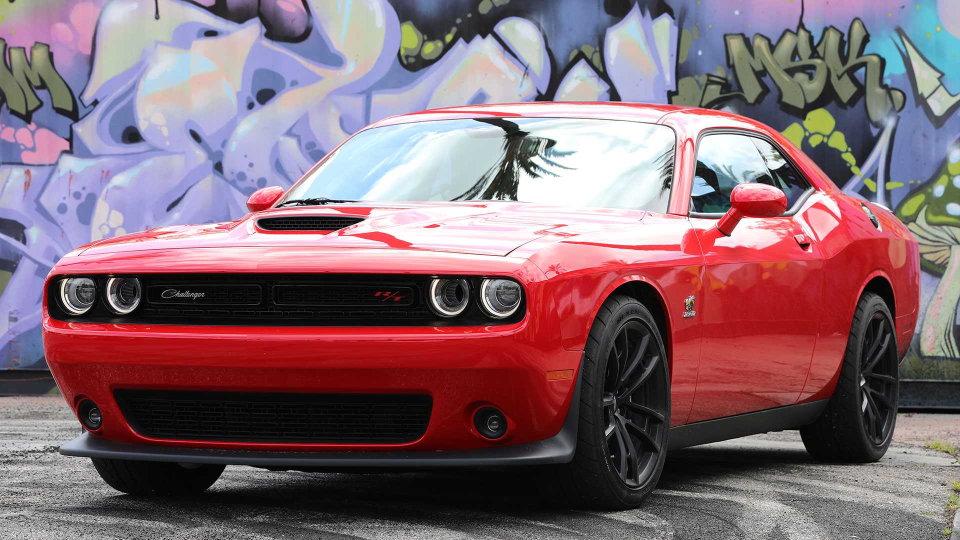 Dodge Challenger R_T front angular view