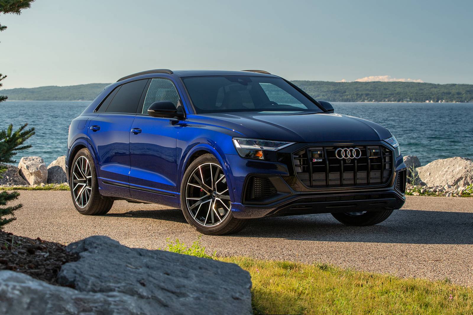Audi SQ8 front angular view