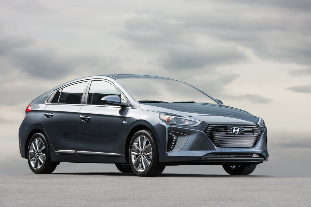 Hyundai Ioniq Hybrid front angular view