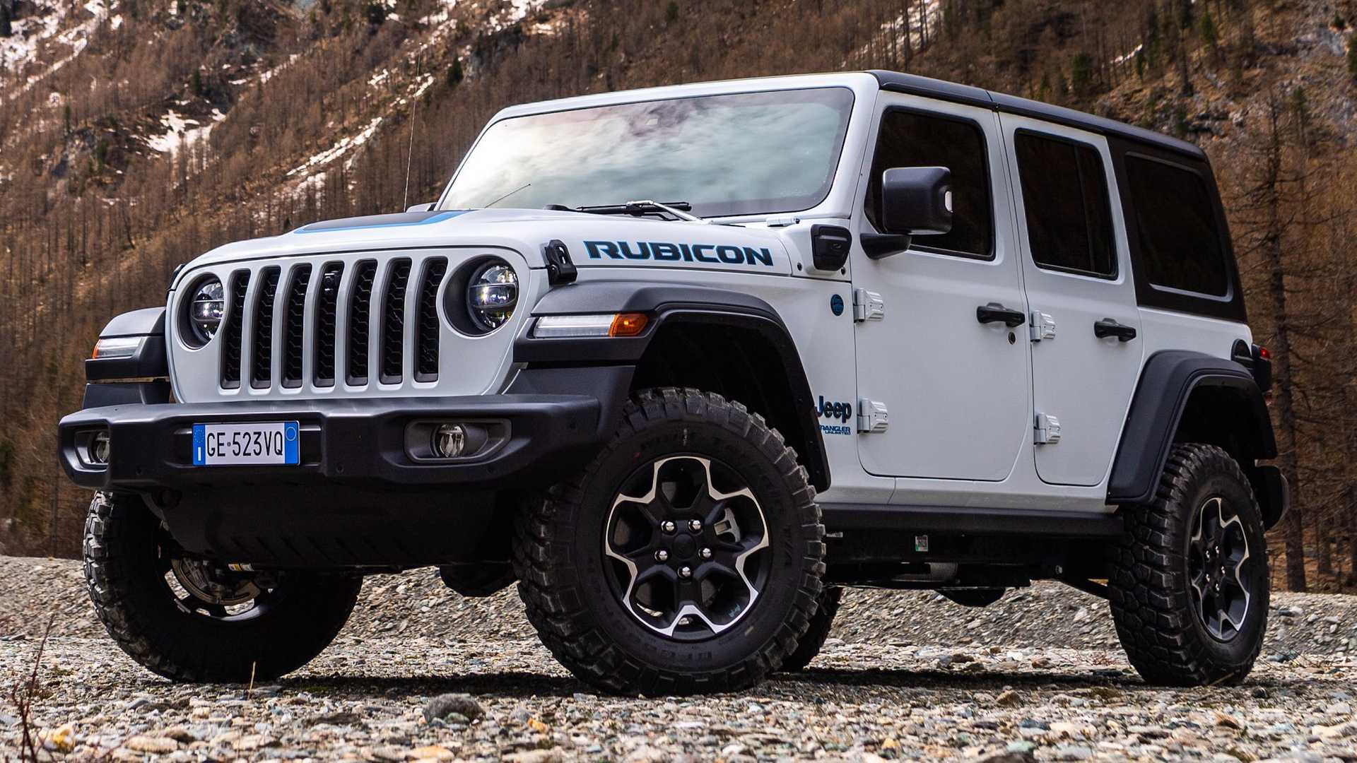 Jeep Wrangler Rubicon front angular in them mountains