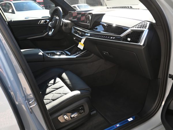 2025 BMW X7 lease deals - interior