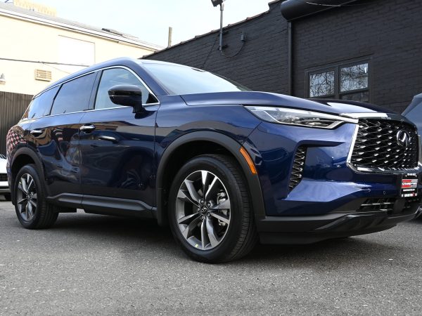 Photos of 2025 INFINITI QX60 interior, exterior, tech dashboard, and rear design