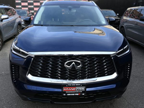 Photos of 2025 INFINITI QX60 interior, exterior, tech dashboard, and rear design