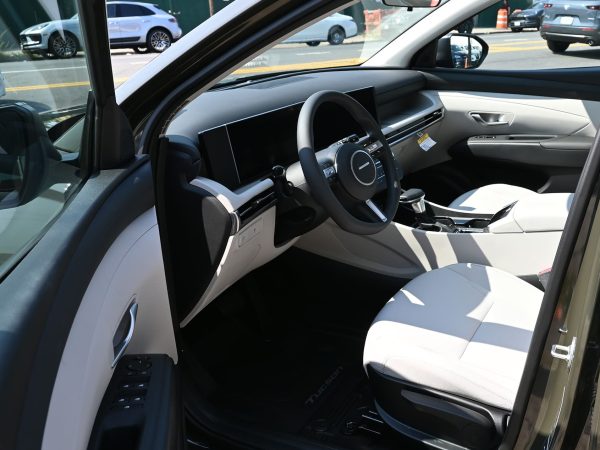 Photos of 2025 Hyundai Tucson exterior, interior, dashboard, and rear view